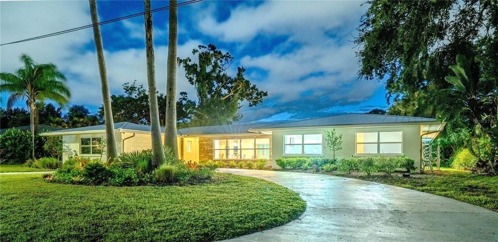 Photo of 2516 Tanglewood Drive, Sarasota, FL 34239 (MLS # A4665653)
