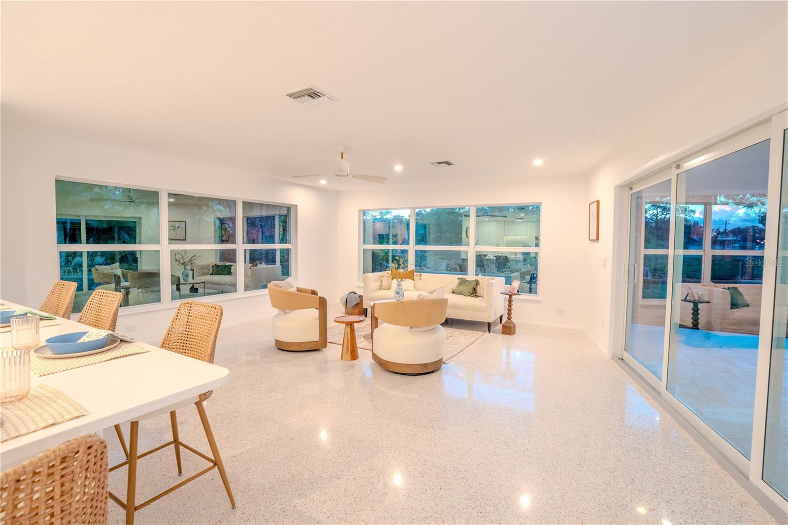 SOUTH GATE UNIT 31 - Residential