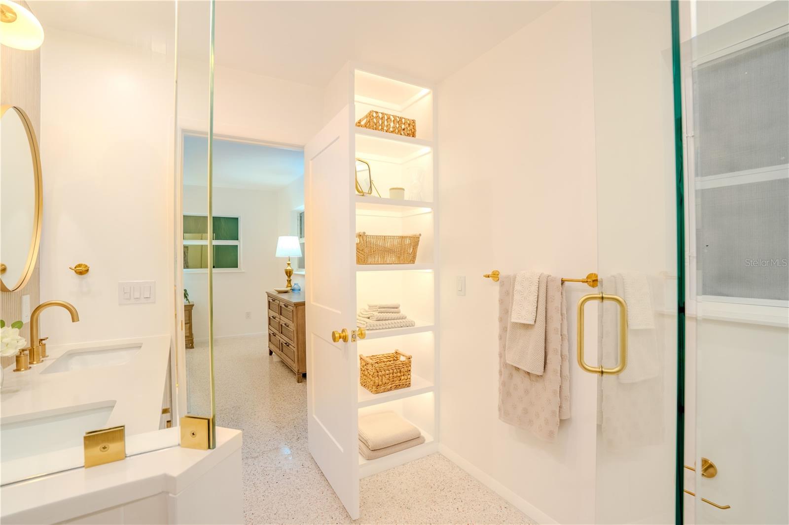 SOUTH GATE UNIT 31 - Residential