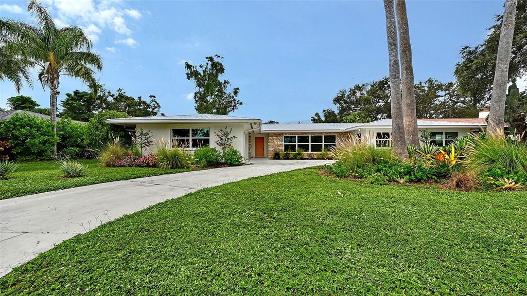 Photo of 2516 Tanglewood Drive, Sarasota, FL 34239 (MLS # A4665653)