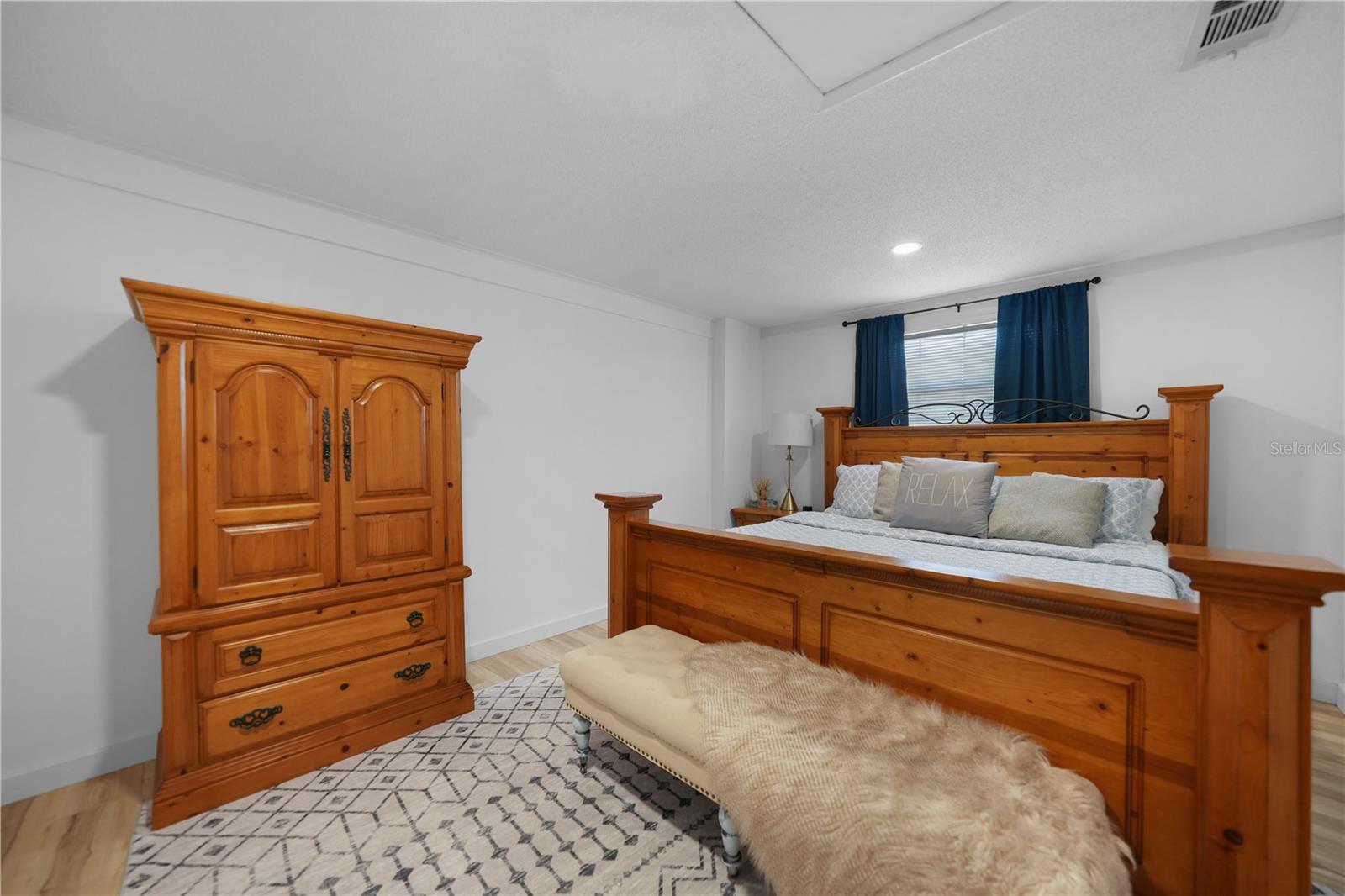BREEZEWOOD MANOR - Residential Lease