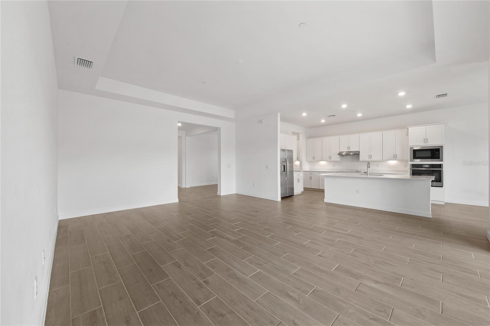 CALUSA COUNTRY CLUB - Residential