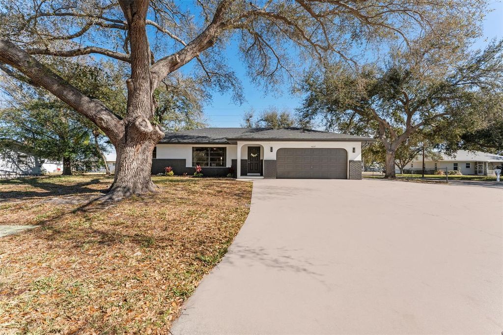 Photo of 4227 Blossom Road, Venice, FL 34293 (MLS # TB8468322)
