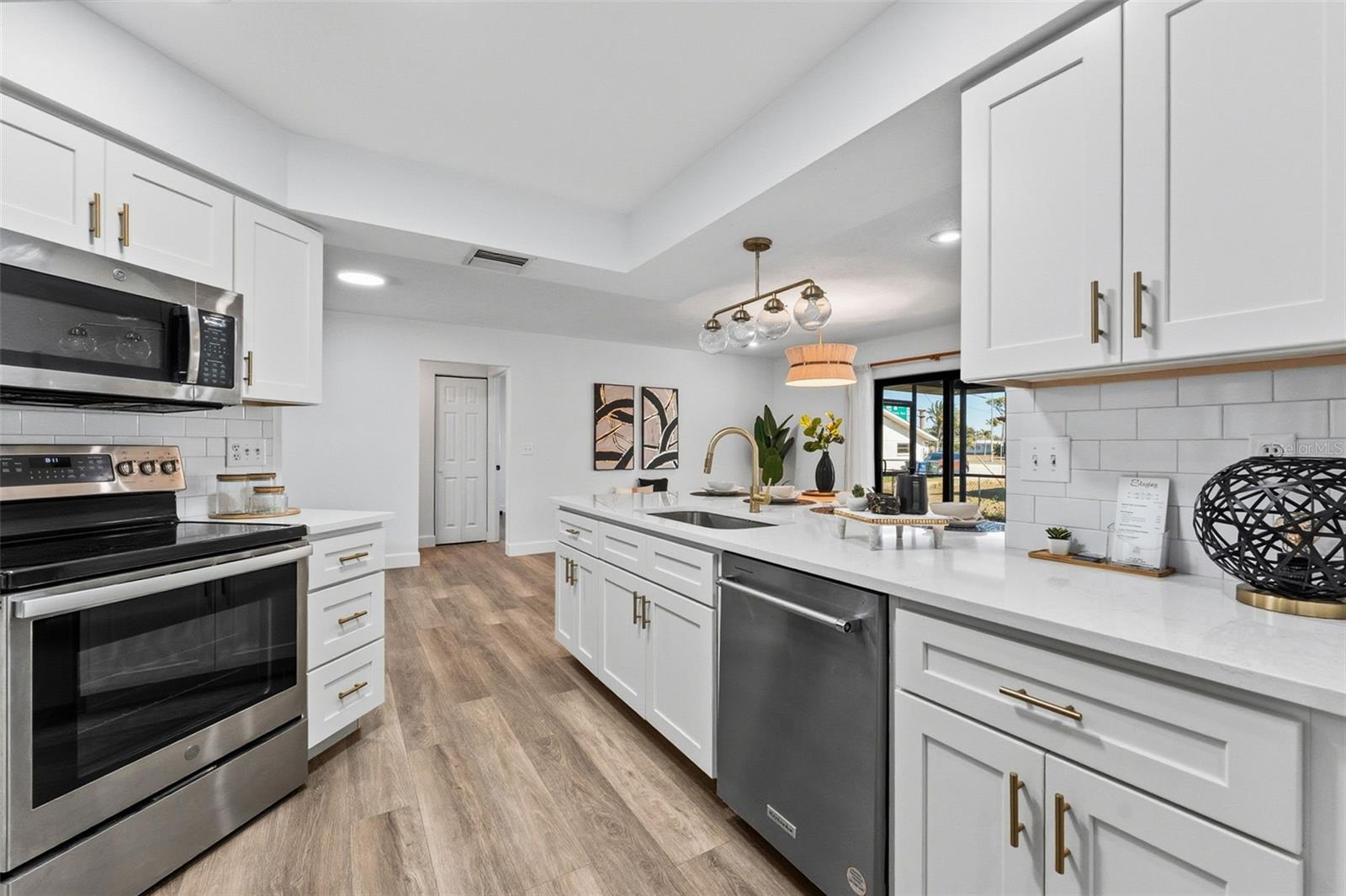 SOUTH VENICE - Residential