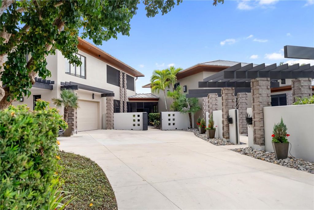 Photo of 1804 N Lake Shore Drive, Sarasota, FL 34231 (MLS # A4679067)