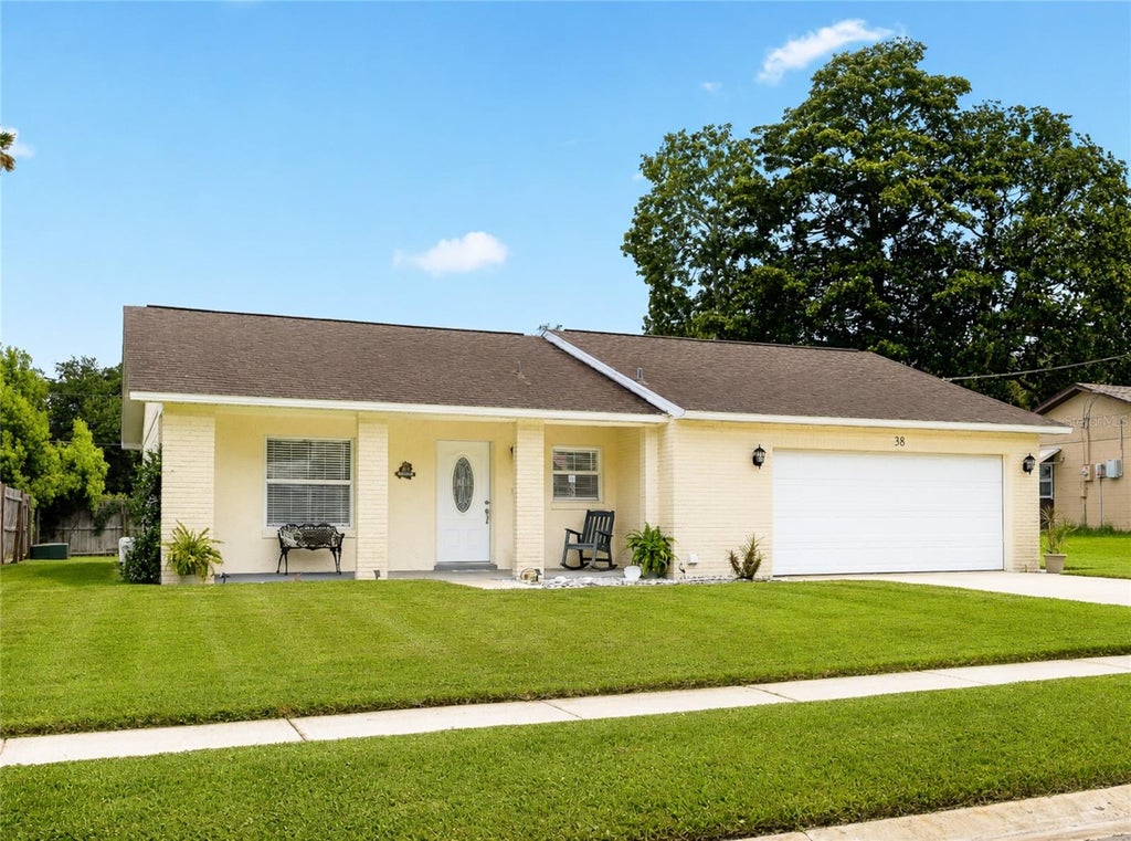 Photo of 38 Laurel Oaks Circle, Ormond Beach, FL 32174 (MLS # FC320155)