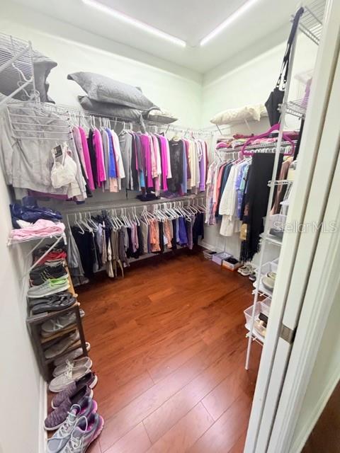 TWIN RIVERS - Residential