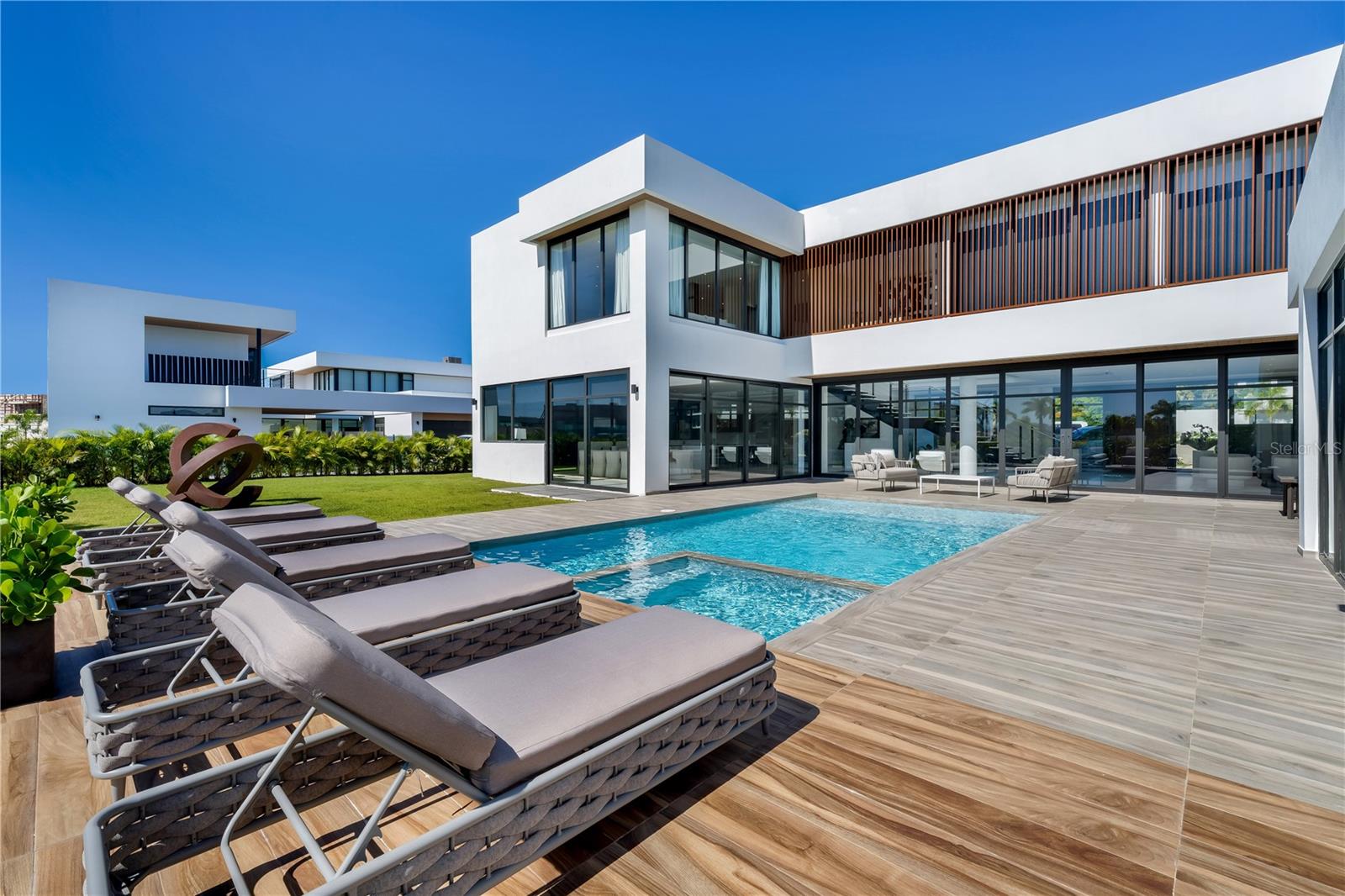 DORADO COUNTRY ESTATES - Residential