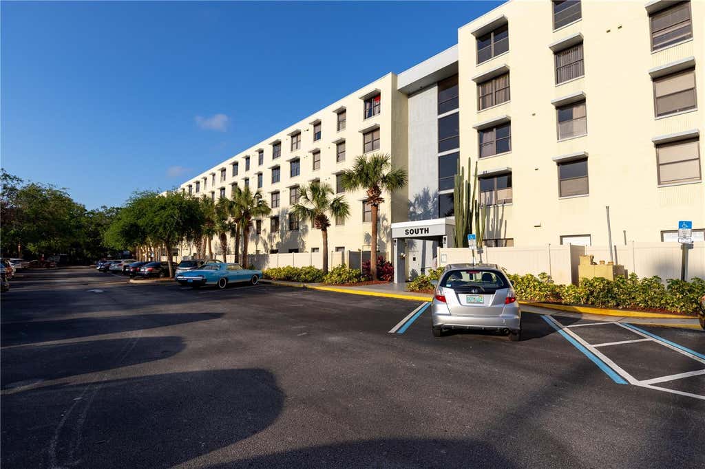 Photo of 701 S Madison Avenue #502, Clearwater, FL 33756 (MLS # TB8520631)