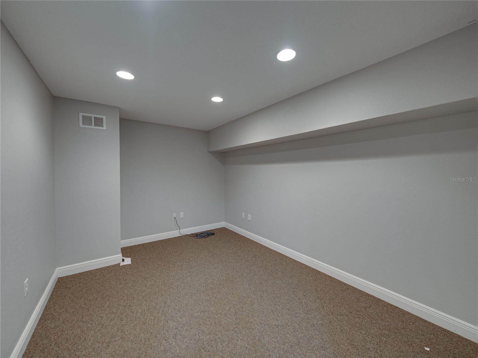 INWOOD - Commercial Sale