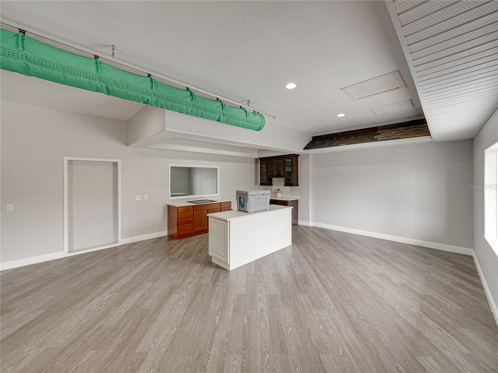 INWOOD - Commercial Sale