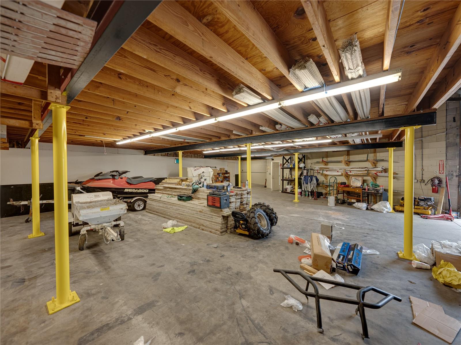 INWOOD - Commercial Sale