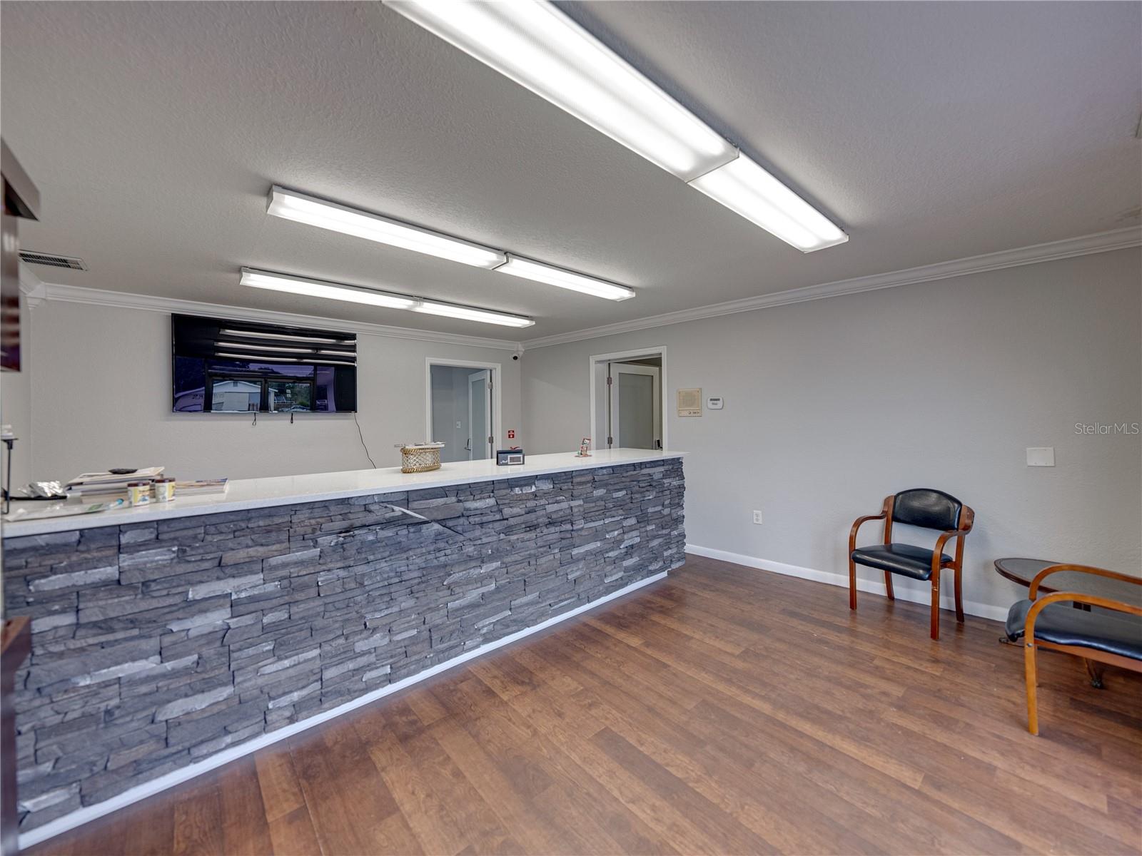 INWOOD - Commercial Sale