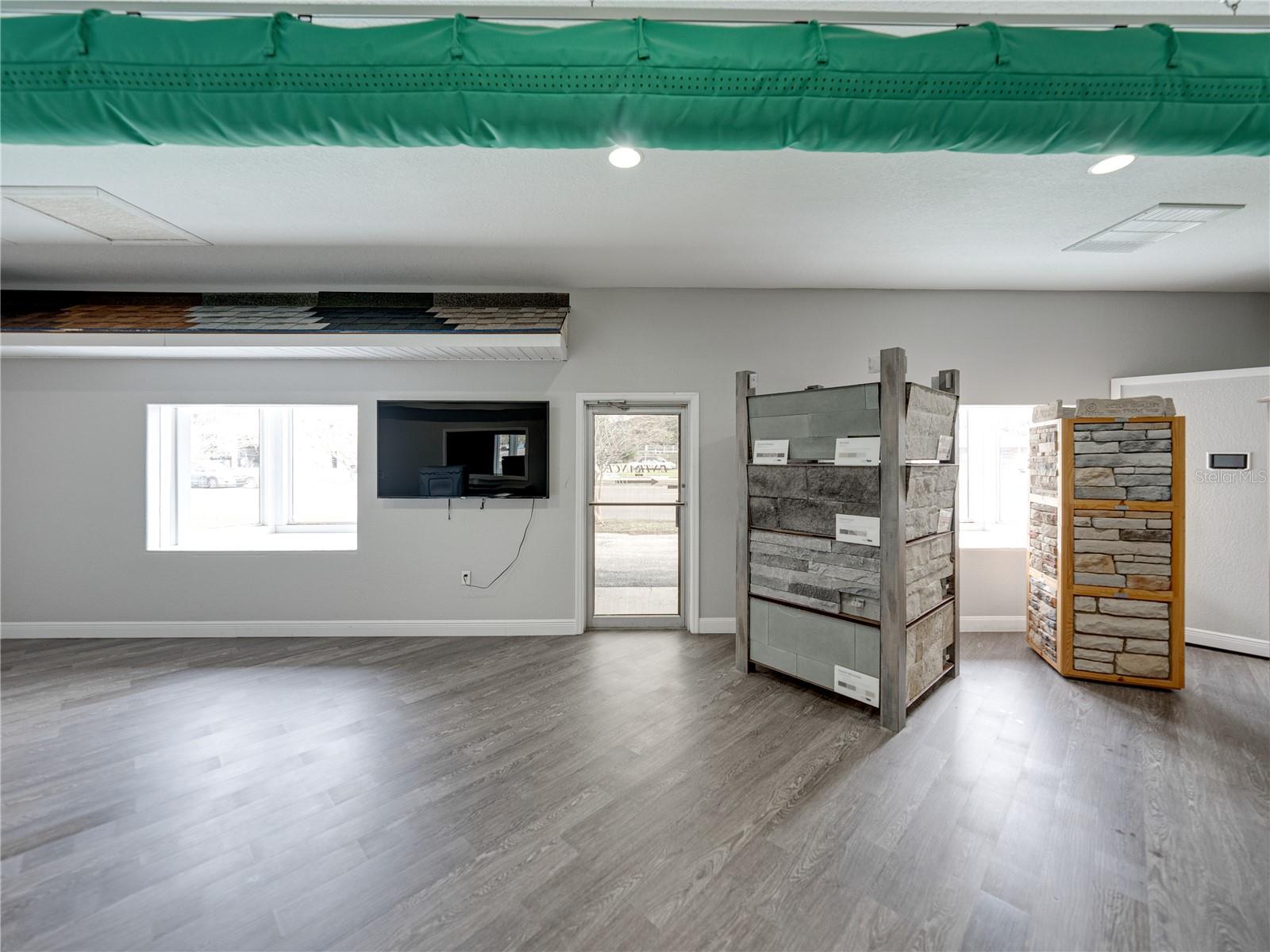 INWOOD - Commercial Sale