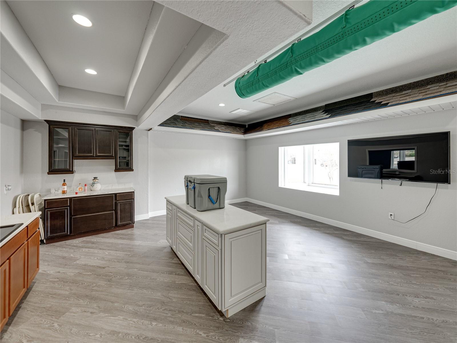 INWOOD - Commercial Sale