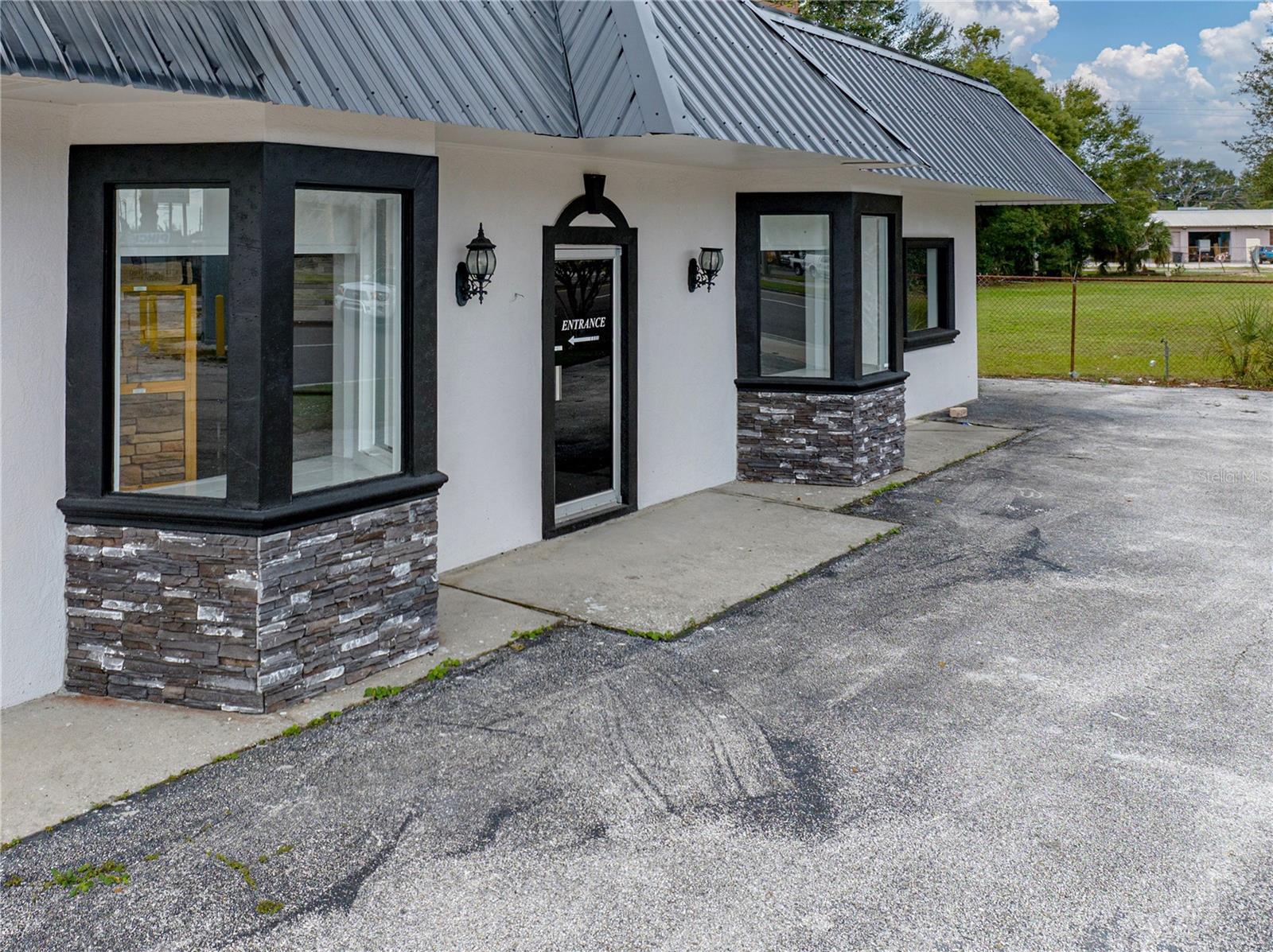 INWOOD - Commercial Sale