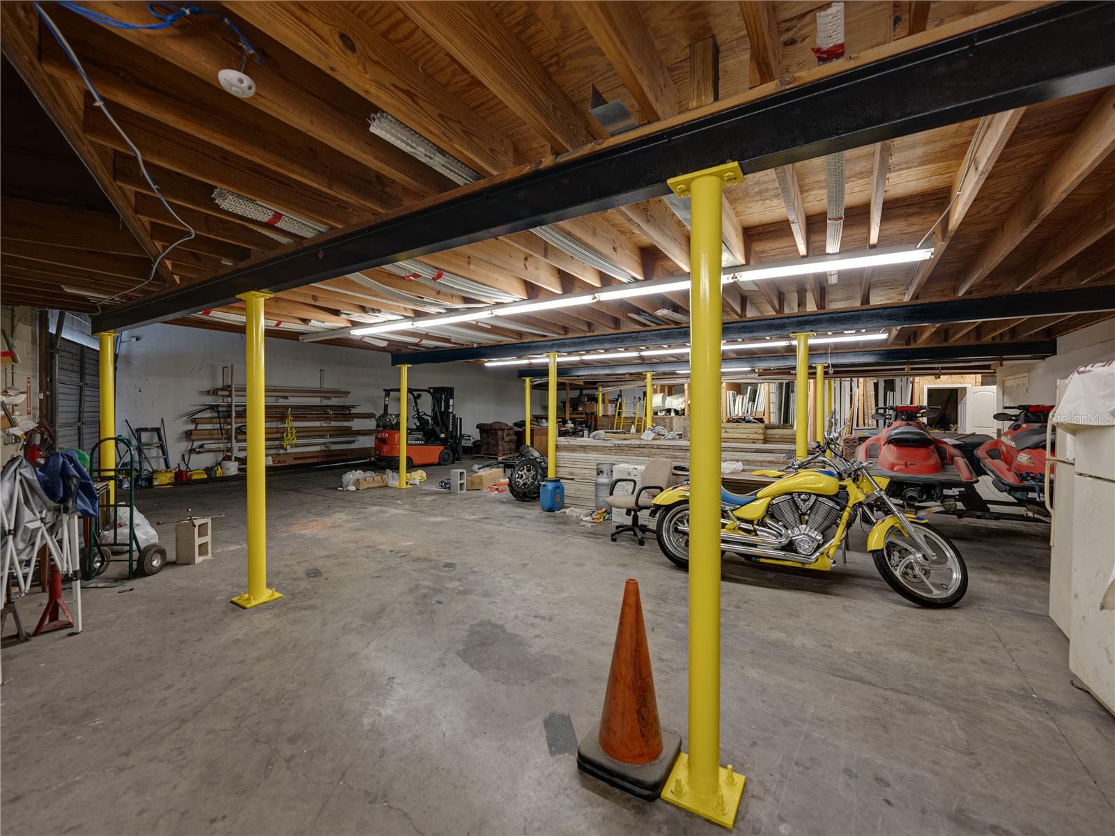 INWOOD - Commercial Sale