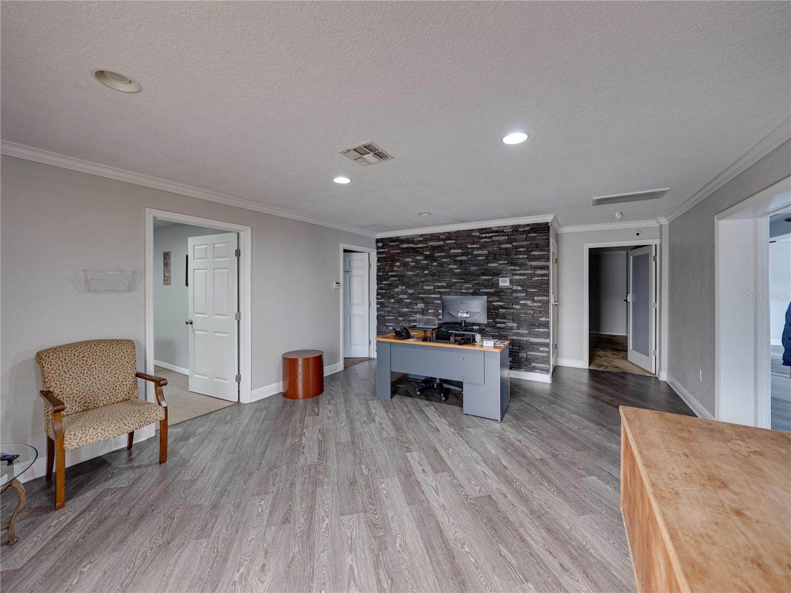 INWOOD - Commercial Sale