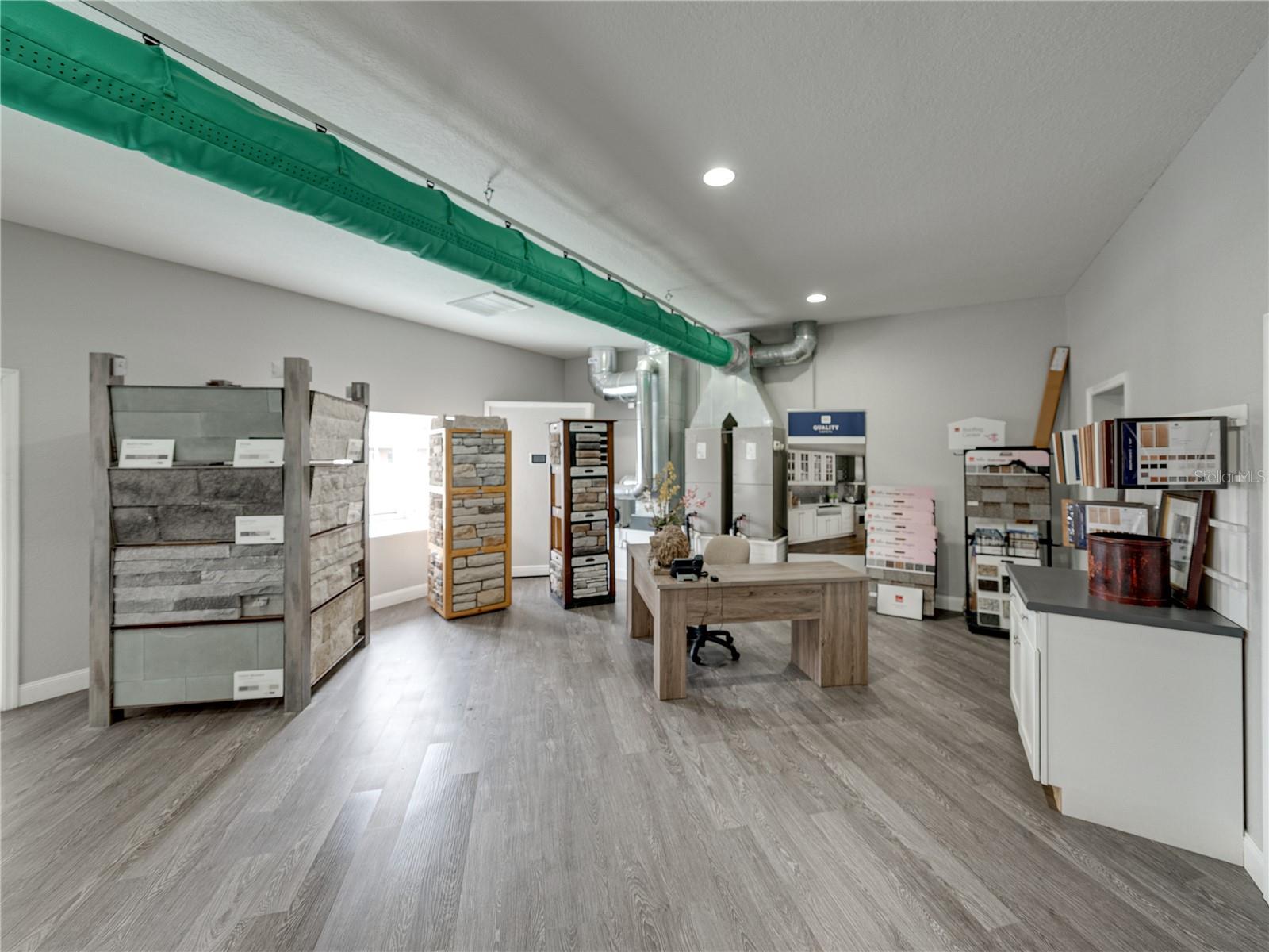 INWOOD - Commercial Sale