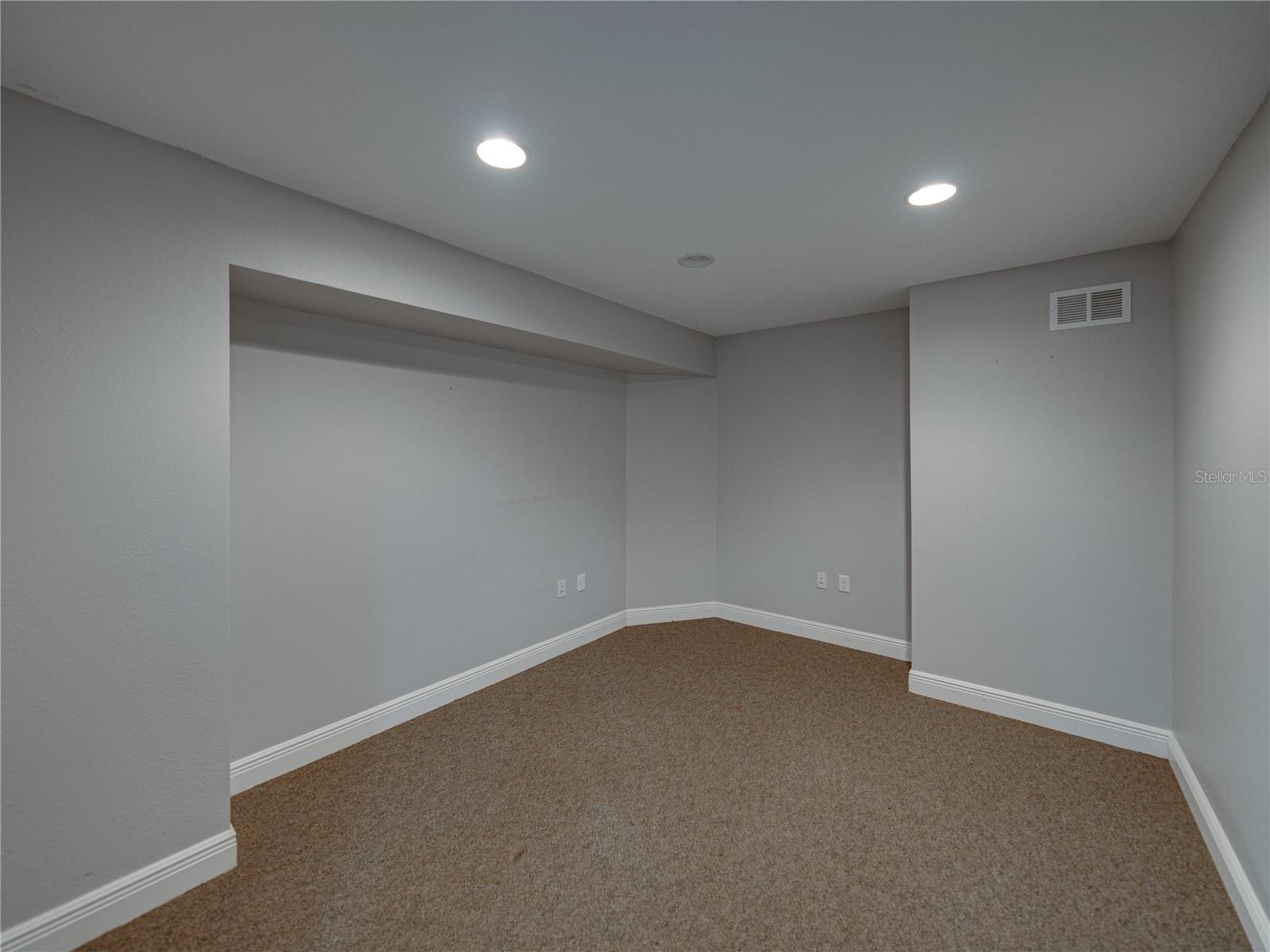 INWOOD - Commercial Sale