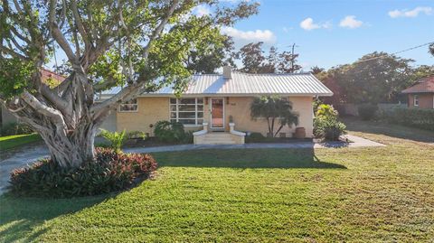 Photo of 420 Pensacola Road, Venice, FL 34285 (MLS # N6141639)