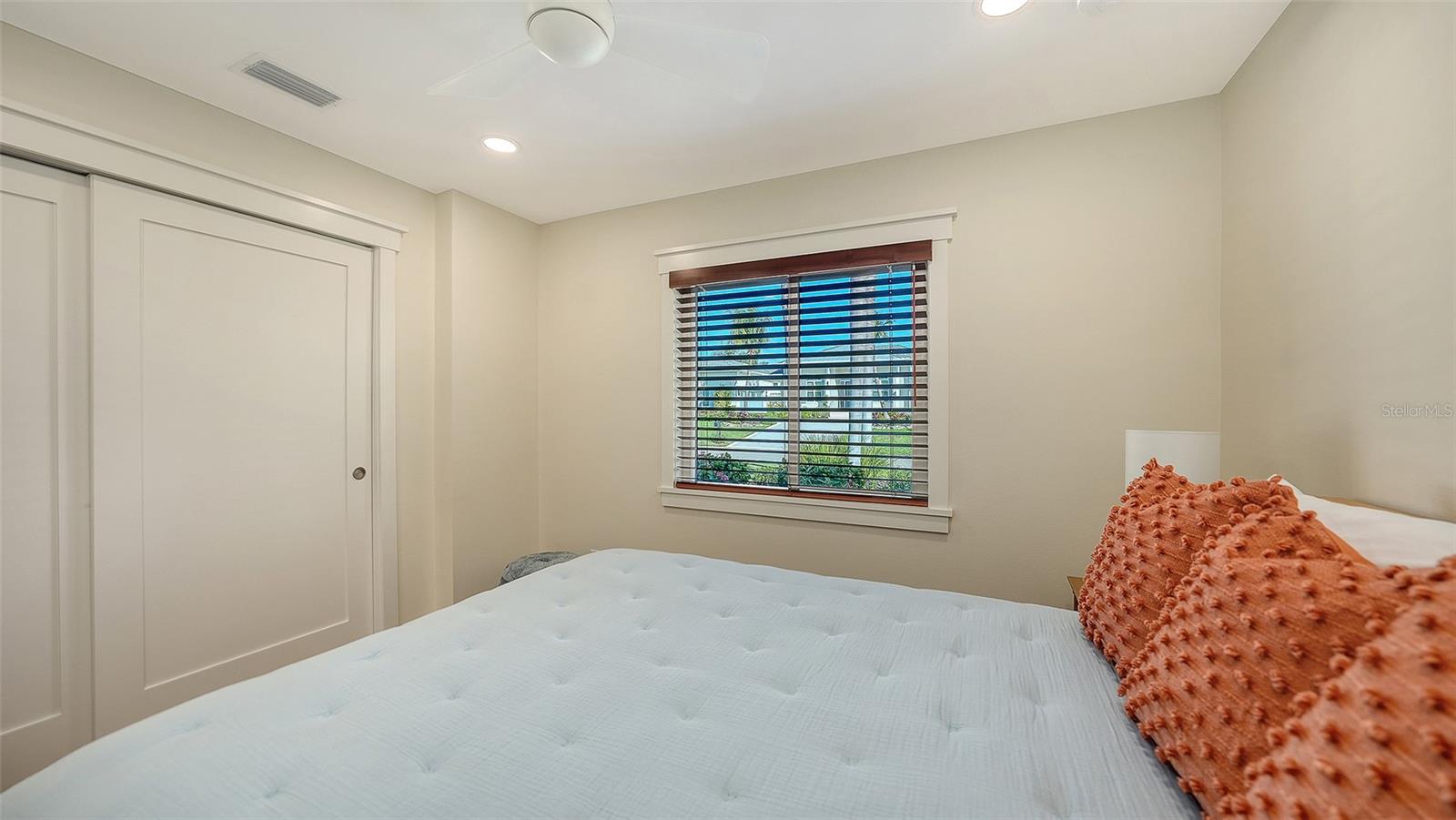 EMERALD HARBOR - Residential Lease