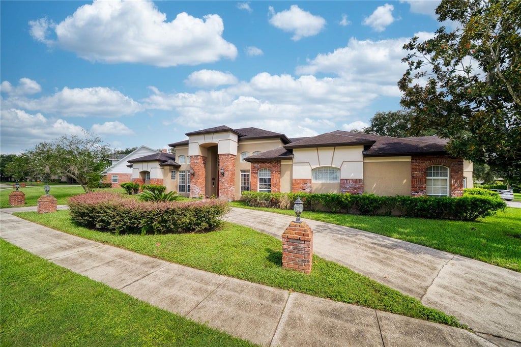 Photo of 2335 Forest Club Drive, Orlando, FL 32804 (MLS # O6433413)
