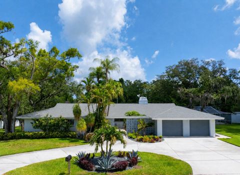 Photo of 1350 Fairway Drive, Dunedin, FL 34698 (MLS # W7886380)
