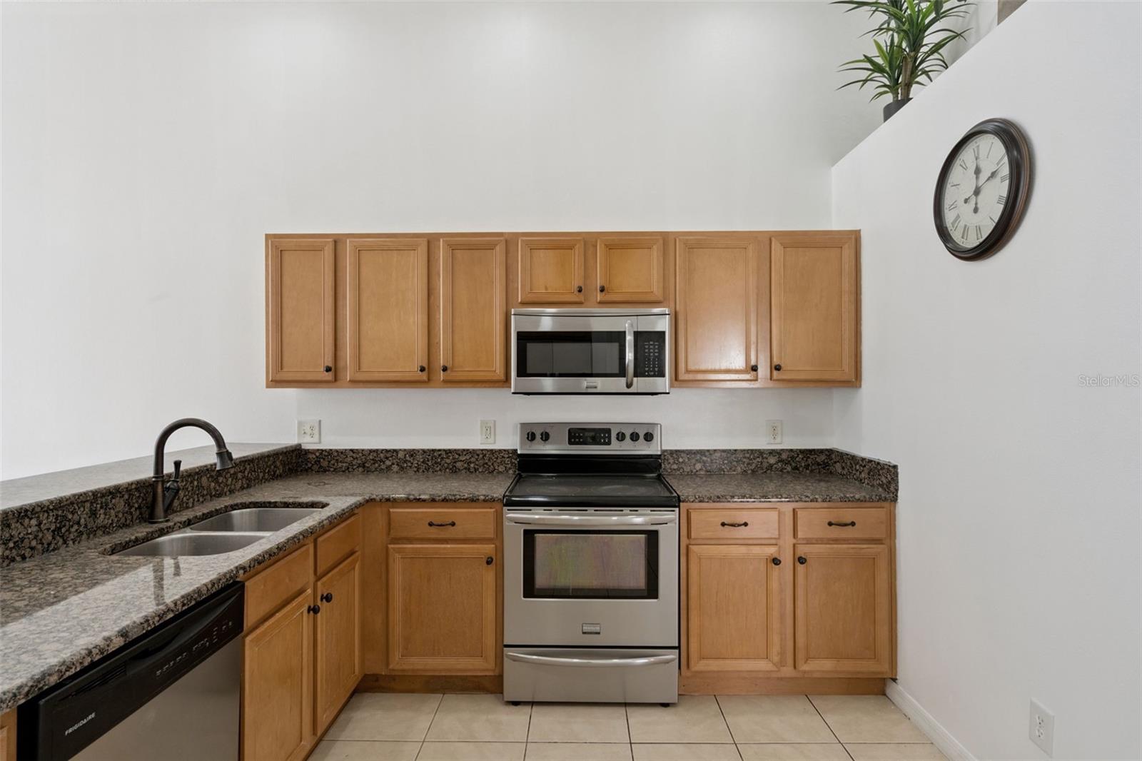 AVIANA PH 01 - Residential Lease