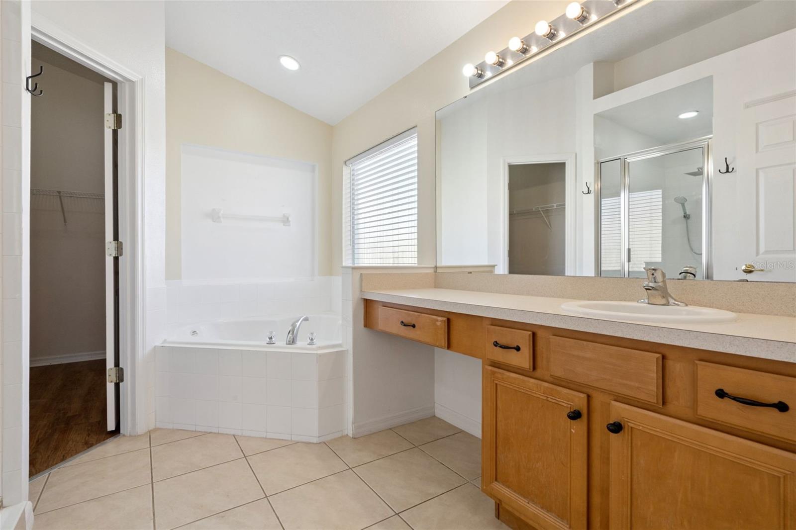 AVIANA PH 01 - Residential Lease