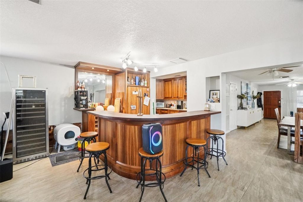 Photo of 162 SE Lincoln Circle N, St Petersburg, FL 33703 (MLS # TB8439643)