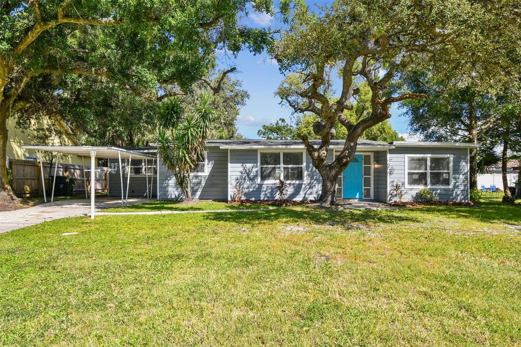 Photo of 1507 W Le Compte Drive, Tampa, FL 33604 (MLS # TB8438257)