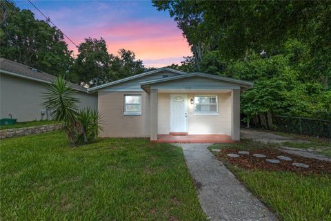 A home in DELAND