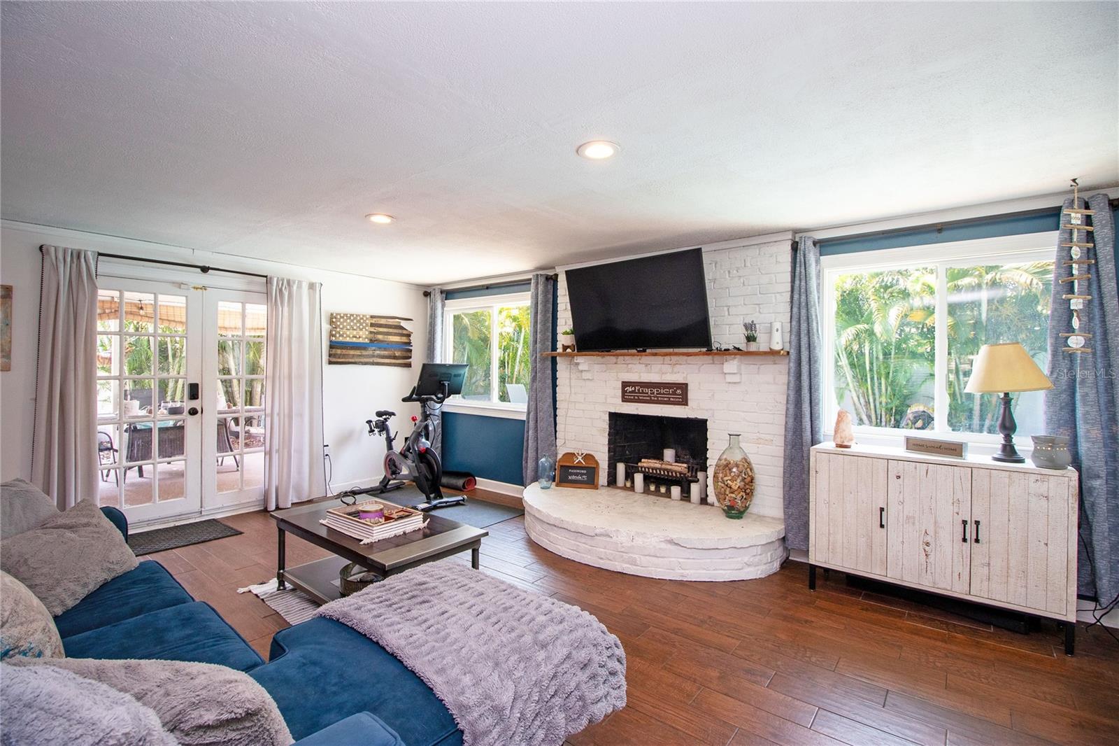 BLOSSOM LAKE VILLAGE SEC 3 - Residential