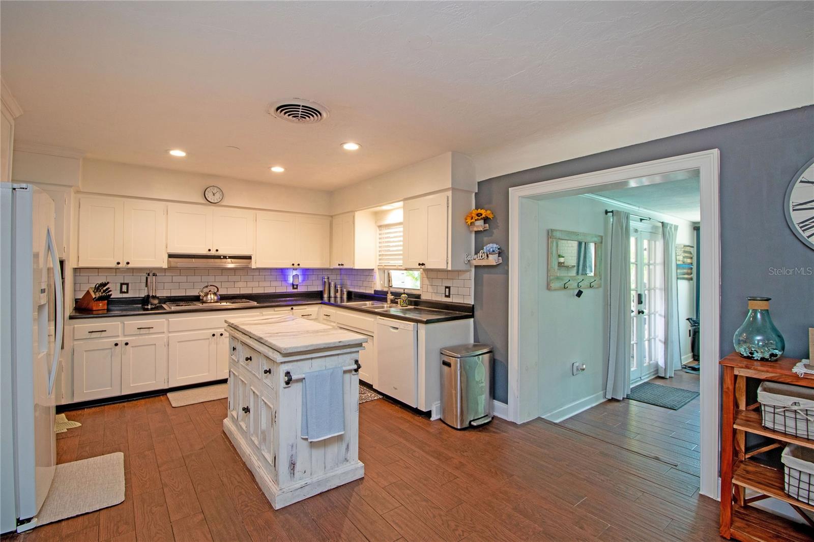 BLOSSOM LAKE VILLAGE SEC 3 - Residential