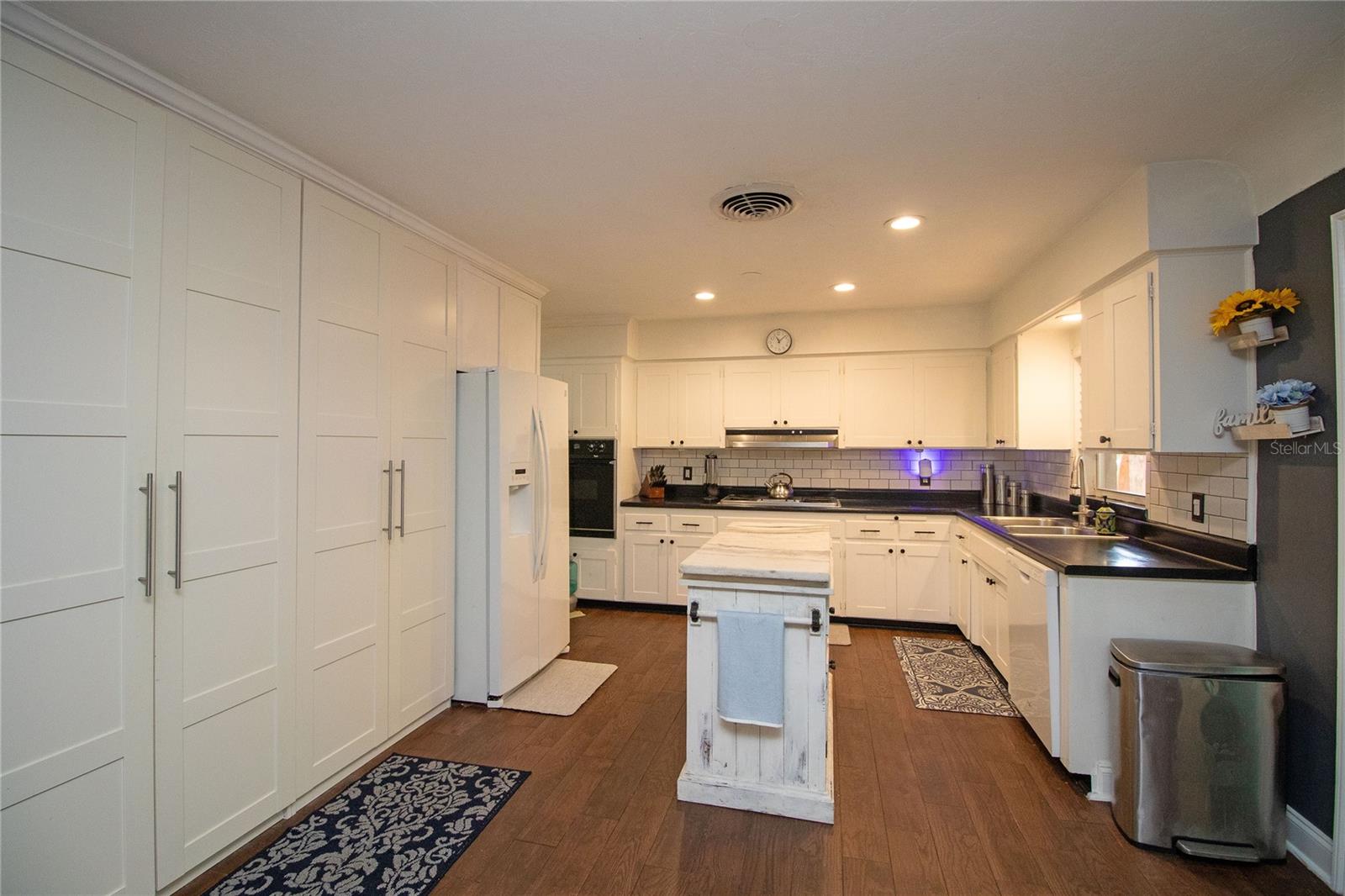 BLOSSOM LAKE VILLAGE SEC 3 - Residential