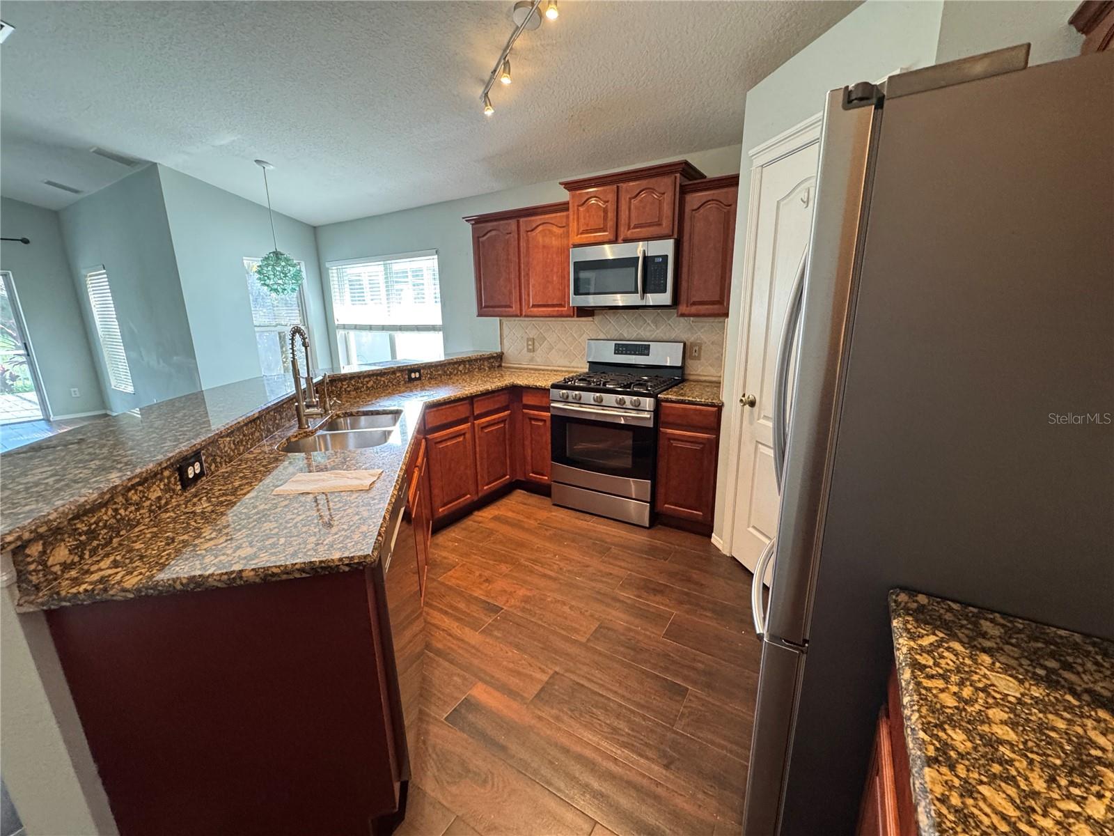 FISHHAWK RANCH PH 2 PRCL - Residential Lease