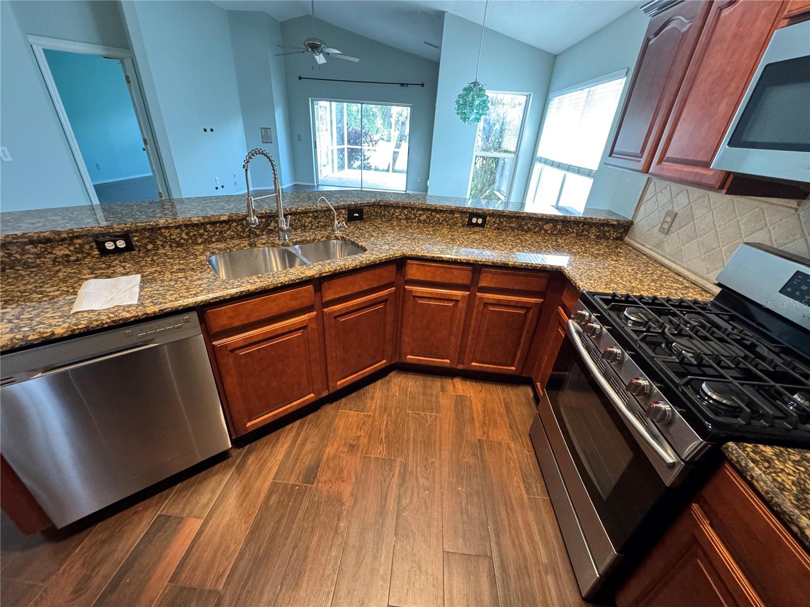 FISHHAWK RANCH PH 2 PRCL - Residential Lease