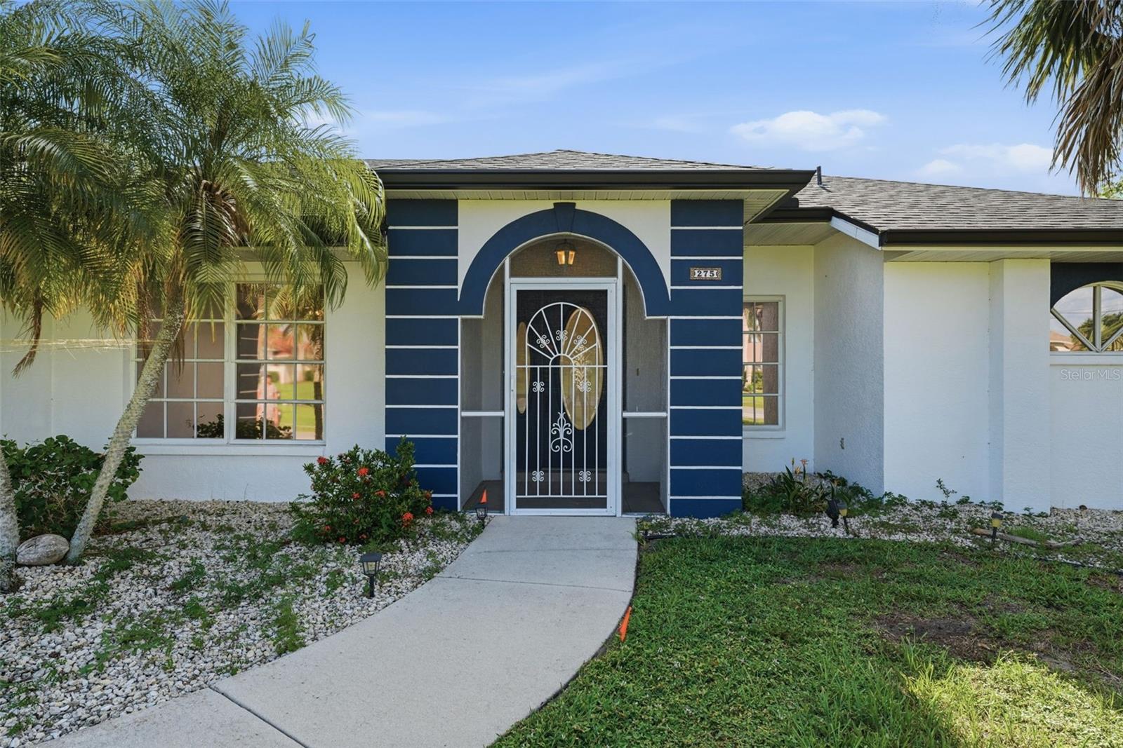 275 ROTONDA BOULEVARD N - Photo 2