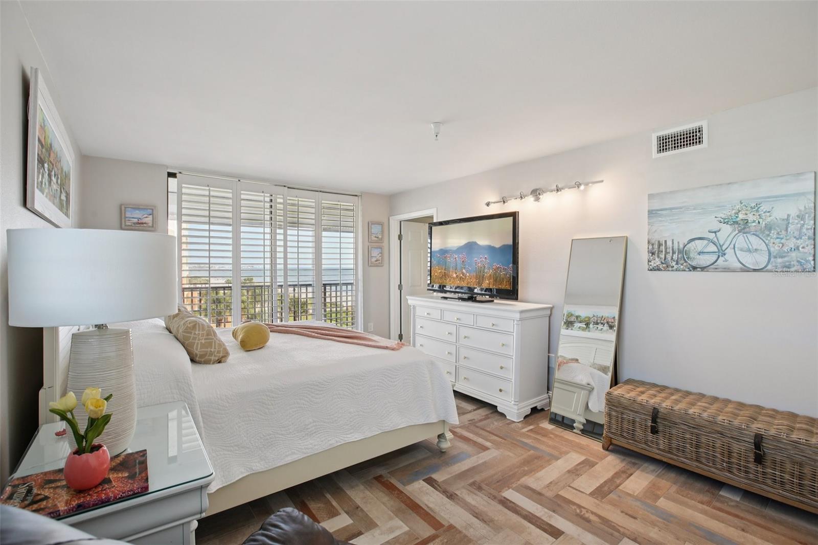 MADEIRA TOWERS CONDO - Residential