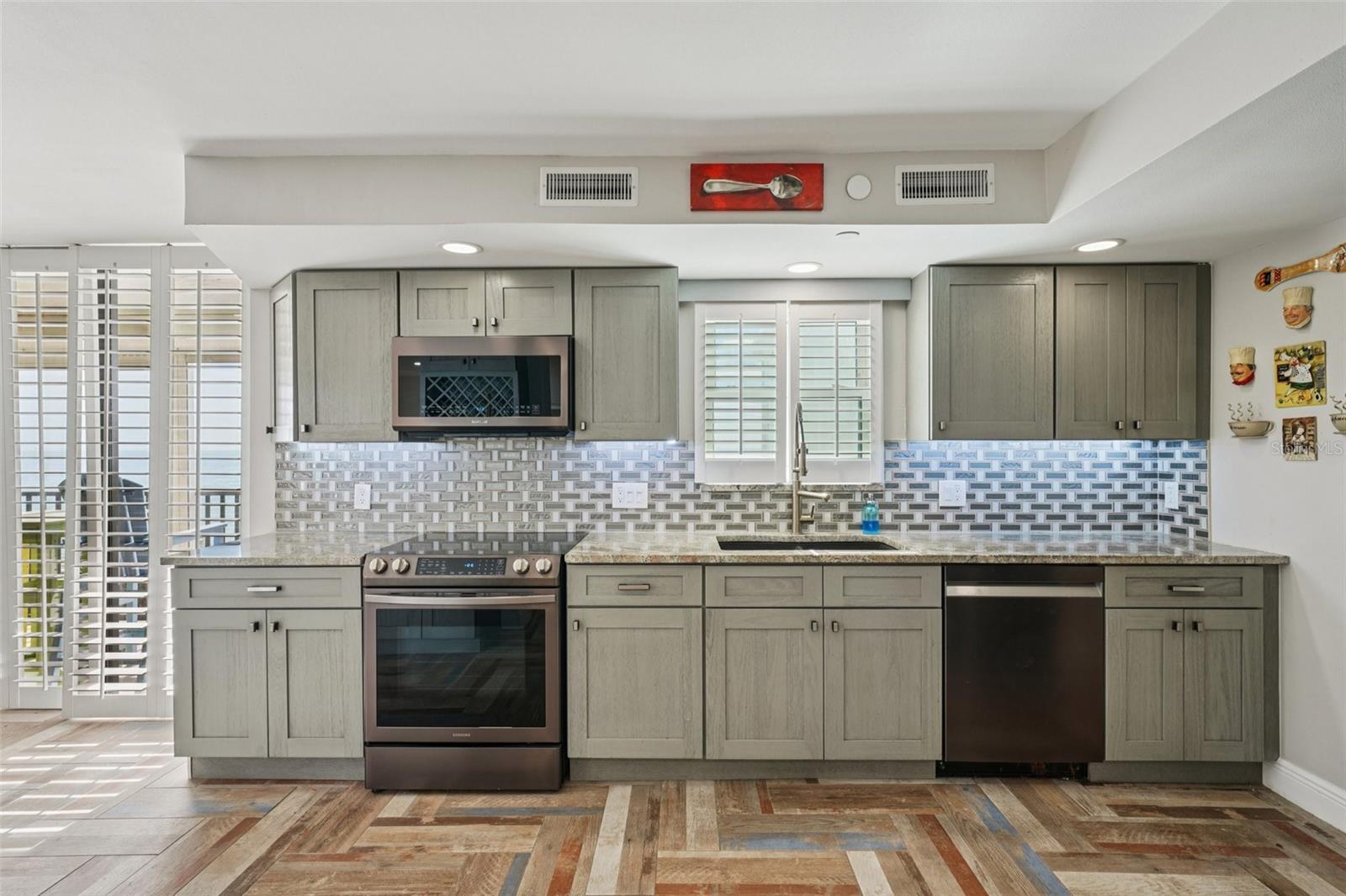 MADEIRA TOWERS CONDO - Residential