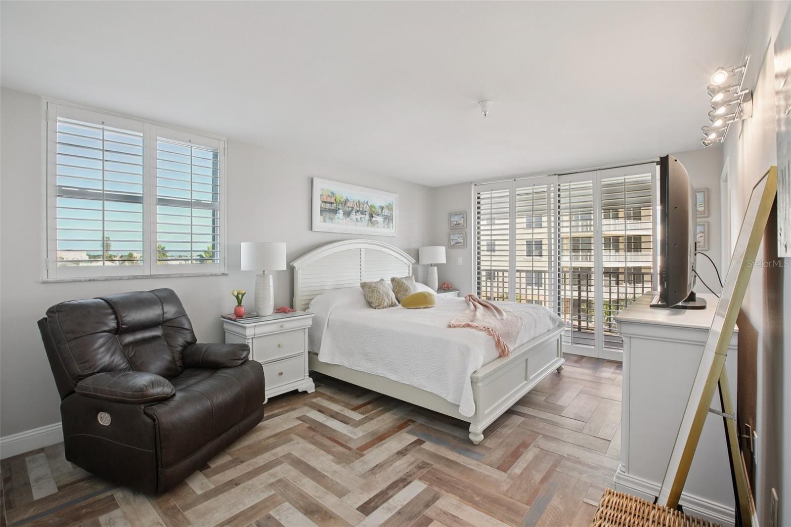 MADEIRA TOWERS CONDO - Residential