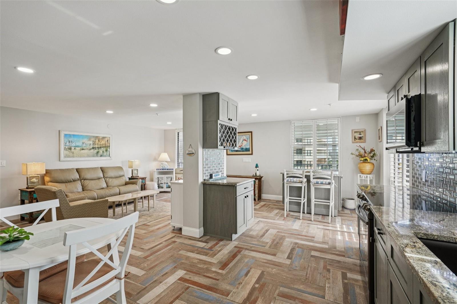 MADEIRA TOWERS CONDO - Residential