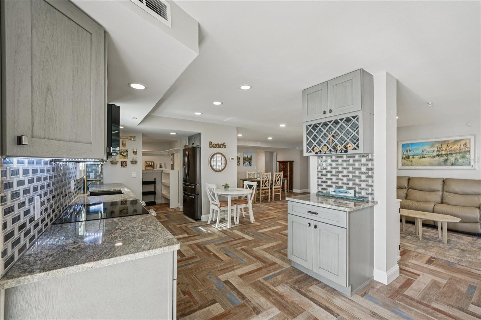 MADEIRA TOWERS CONDO - Residential