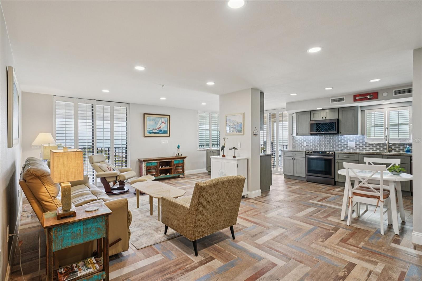 MADEIRA TOWERS CONDO - Residential