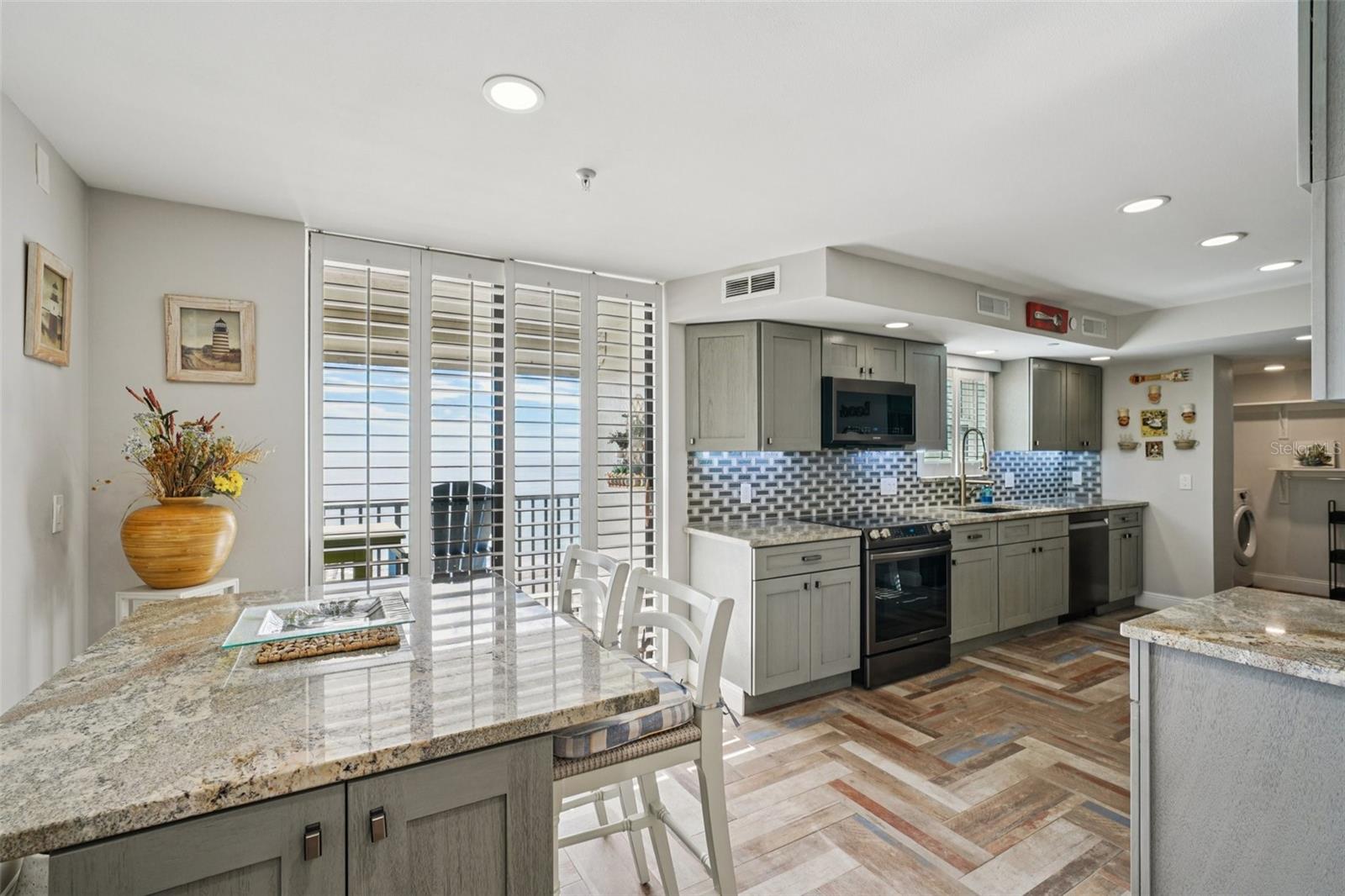 MADEIRA TOWERS CONDO - Residential