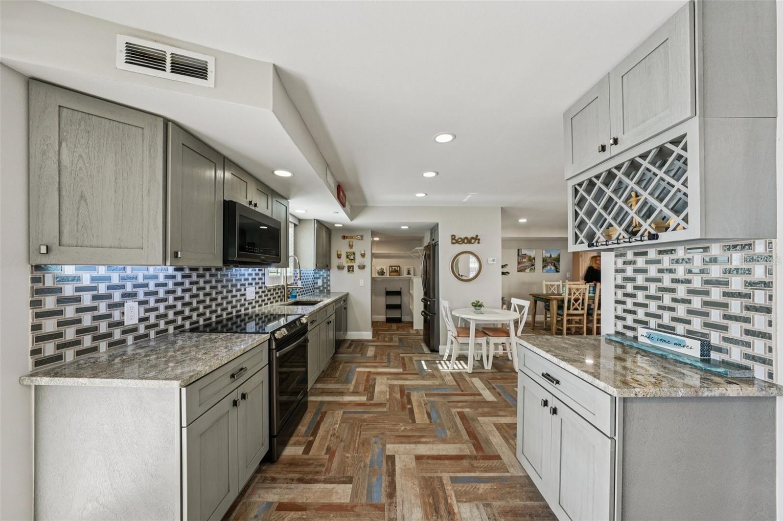 MADEIRA TOWERS CONDO - Residential