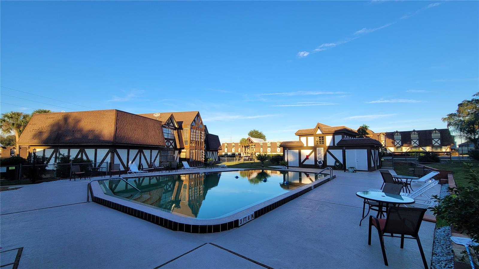 LEESBURG CHESTERBROOK 02 CONDO PH 01 - Residential