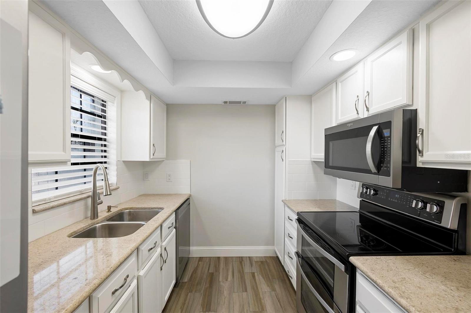 LEESBURG CHESTERBROOK 02 CONDO PH 01 - Residential