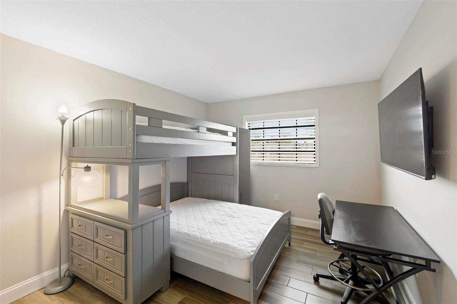 LEESBURG CHESTERBROOK 02 CONDO PH 01 - Residential